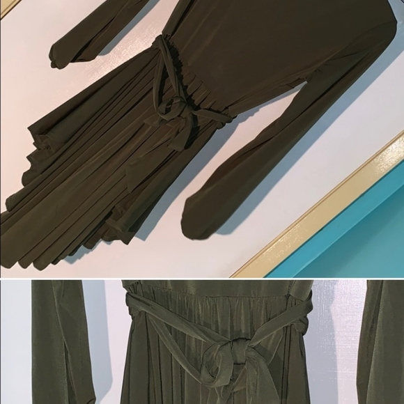 LINE6IX Deep V Belted full skirt mini dress - NEW - Picture 3 of 3